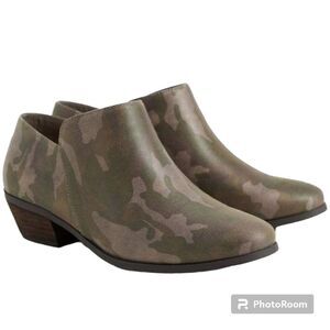 11W Torrid Green Camo Ankle Bootie Faux Suede Zip 1.5" Stacked Heel Almond Toe W